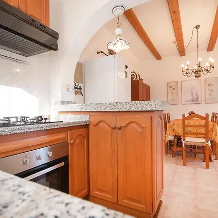 Ritter - Three Bedroom With Private Pool - By Villamar Villa *